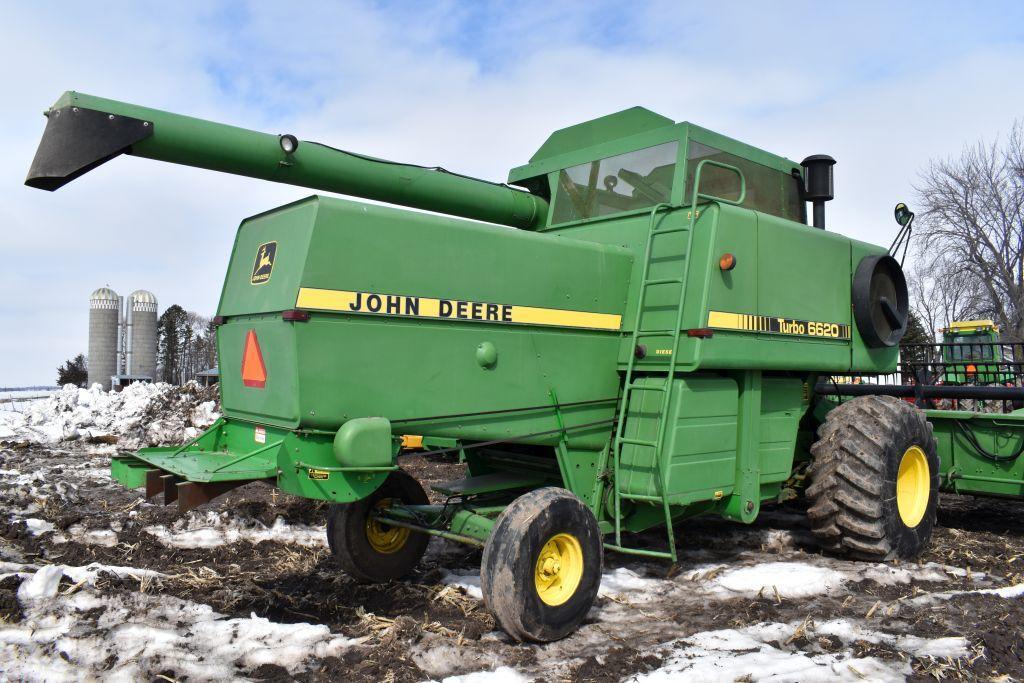 John Deere 6620 Combine, 3250 Hours, Chopper/Spreader, 28x26 Tires, Hydro., SN 453549