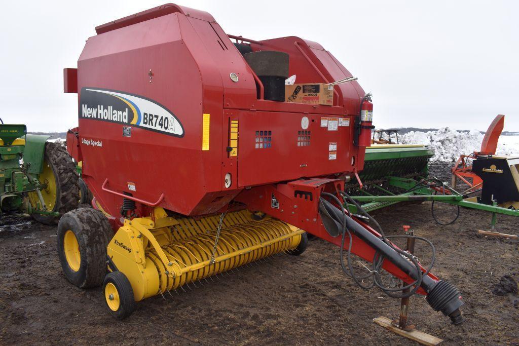 New Holland BR740A Round Baler, Twine or Net, Silage Special, 6 Belt, 80" Pickup, Monitor, 1874