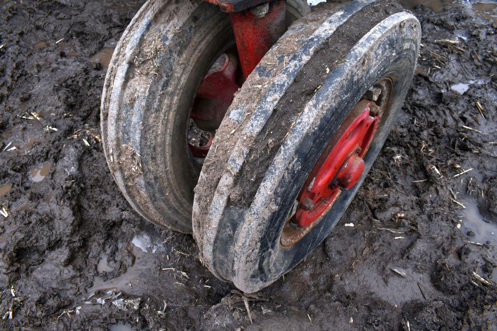 Farmall M Tractor, Fenders, Belt Pulley, 15.5x38 Tires, Wheel Weights, SN 222321x1, Motor Free,