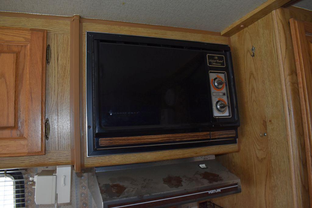 1986 Chevy Mallard Motorhome, 47,818 Actual Miles, V8 Gas, Auto, 37', Tandem Axle, Awning, Runs