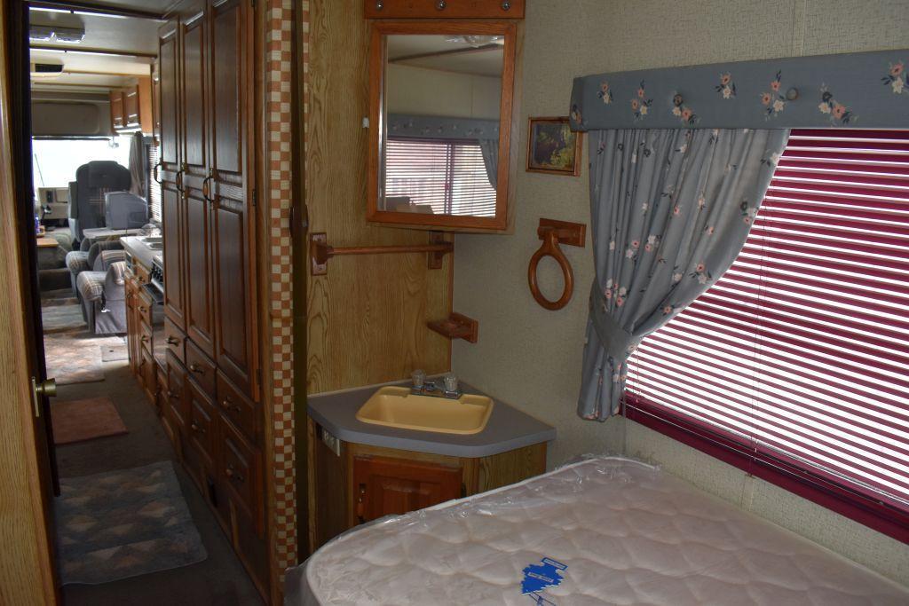 1986 Chevy Mallard Motorhome, 47,818 Actual Miles, V8 Gas, Auto, 37', Tandem Axle, Awning, Runs