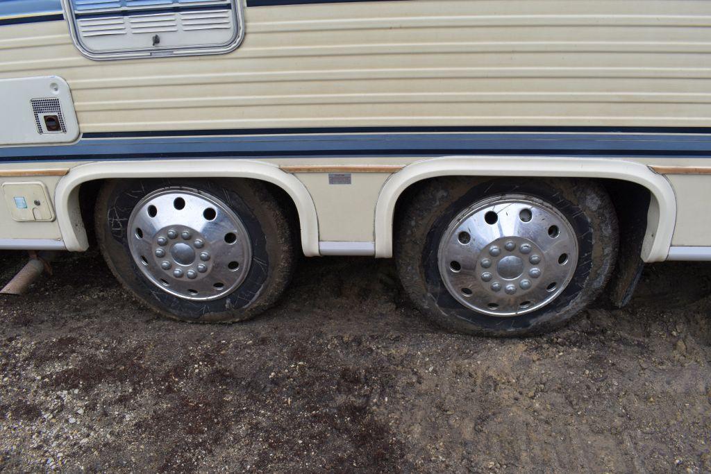 1986 Chevy Mallard Motorhome, 47,818 Actual Miles, V8 Gas, Auto, 37', Tandem Axle, Awning, Runs