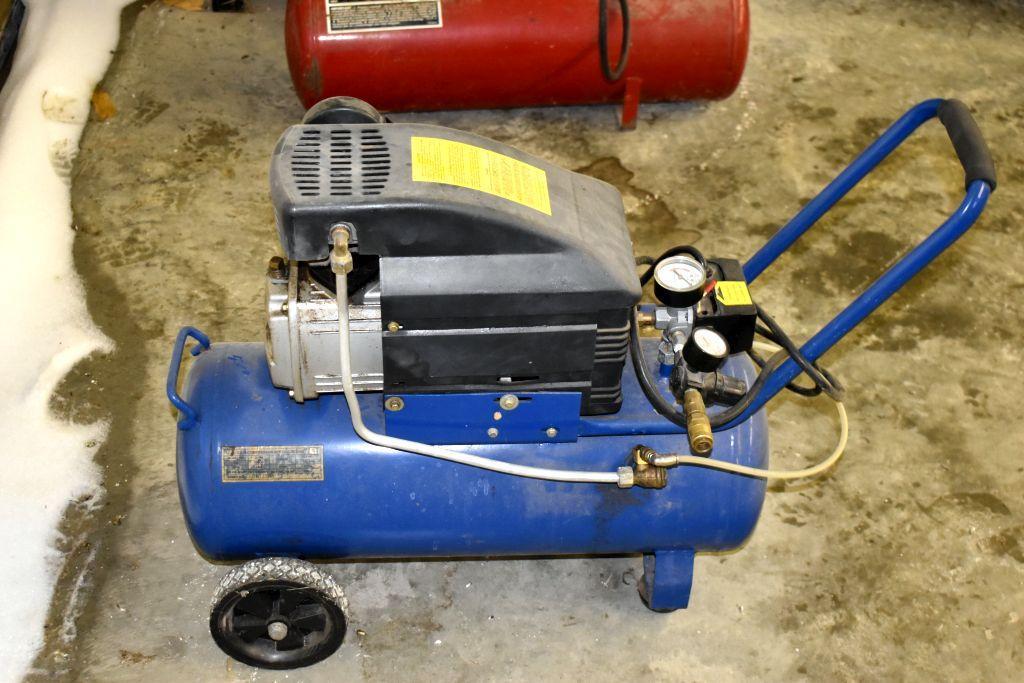 Blue Max 1.5 hp 125 PSI Air Compressor