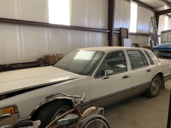 90 Lincoln Town Car