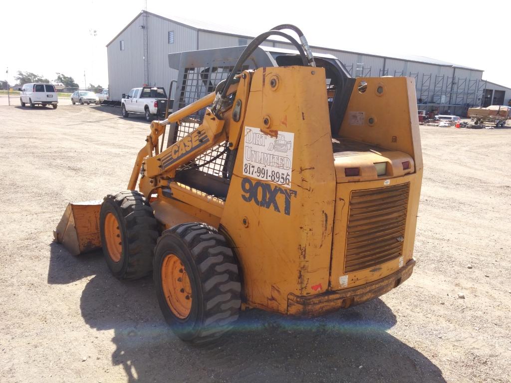 Case 90XT Skid Steer