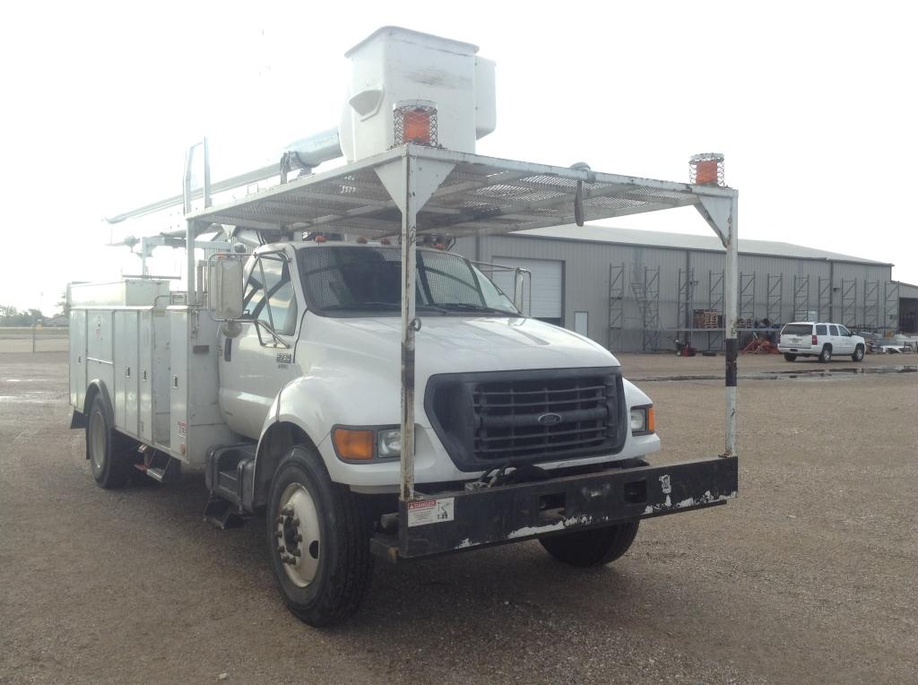 2002 Ford F-750 Single Cab Bucket/Service Truck