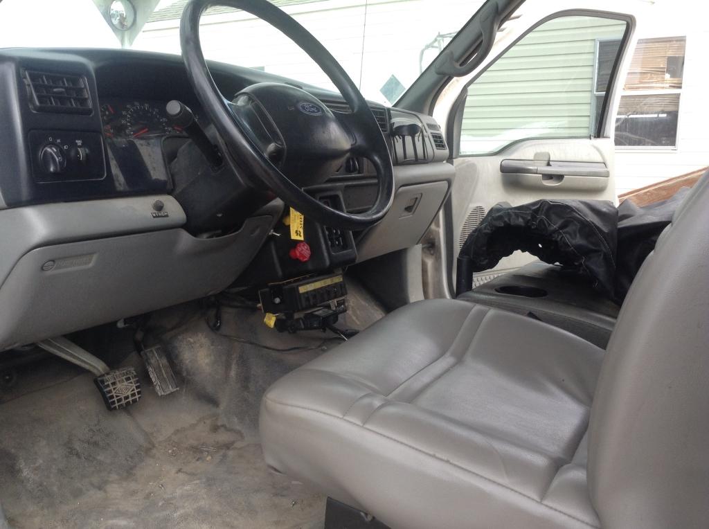 2002 Ford F-750 Single Cab Bucket/Service Truck