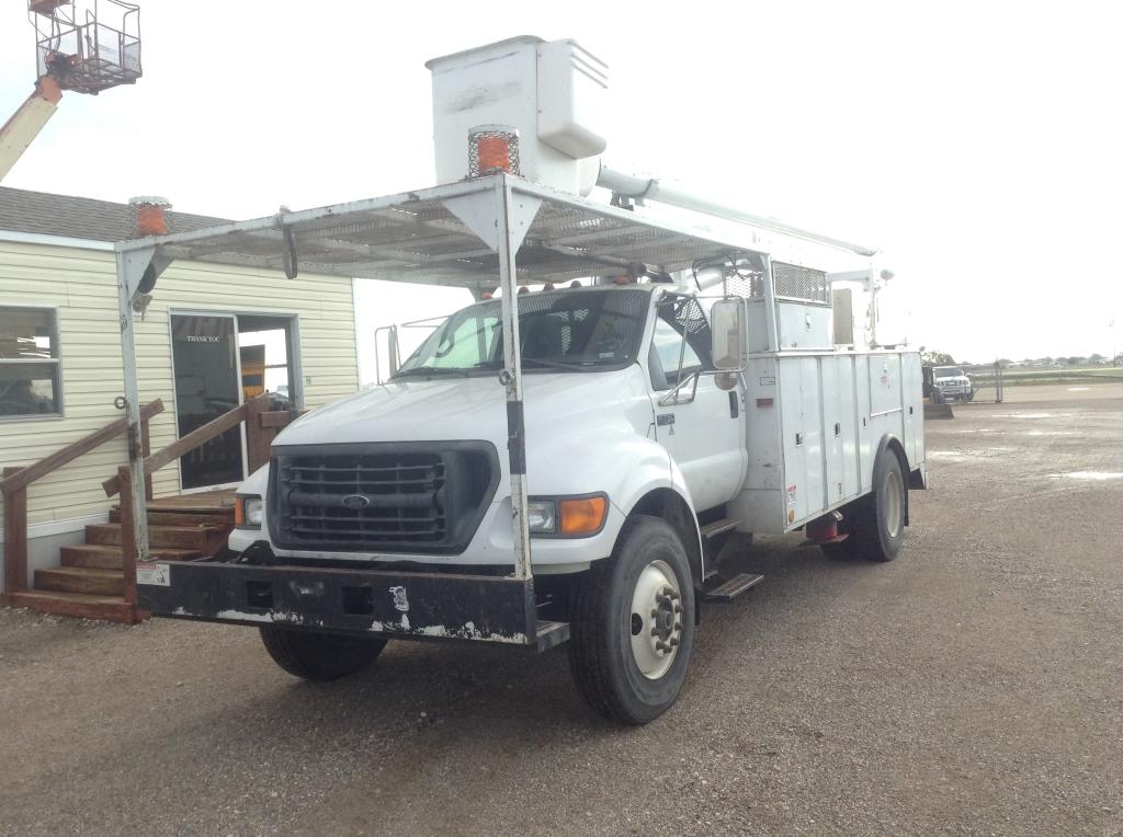 2002 Ford F-750 Single Cab Bucket/Service Truck