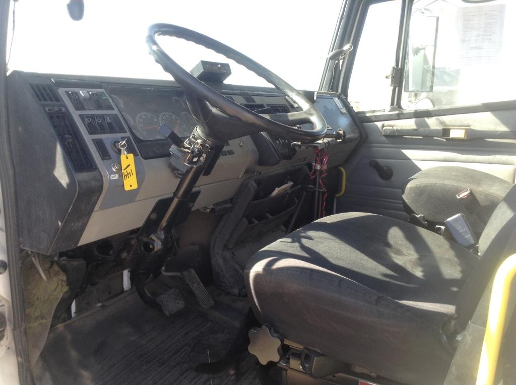 2002 Freightliner FL70 FL70 Compressor Truck