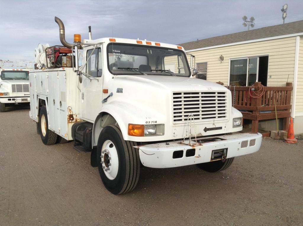 2000 International 4700 Single Cab Service Truck