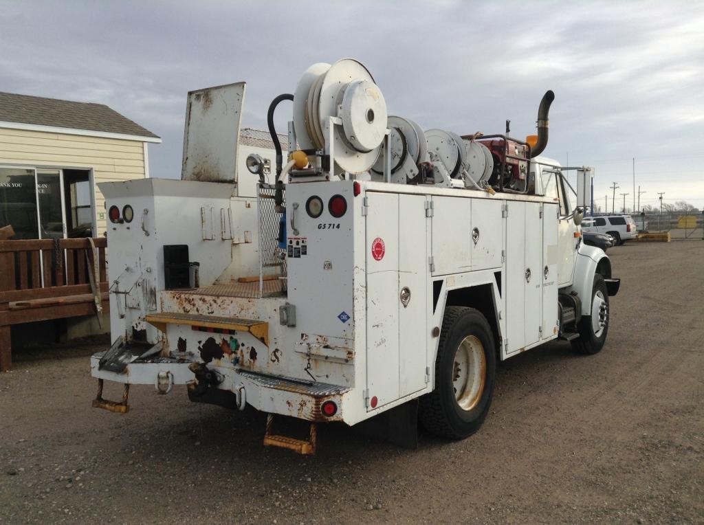 2000 International 4700 Single Cab Service Truck