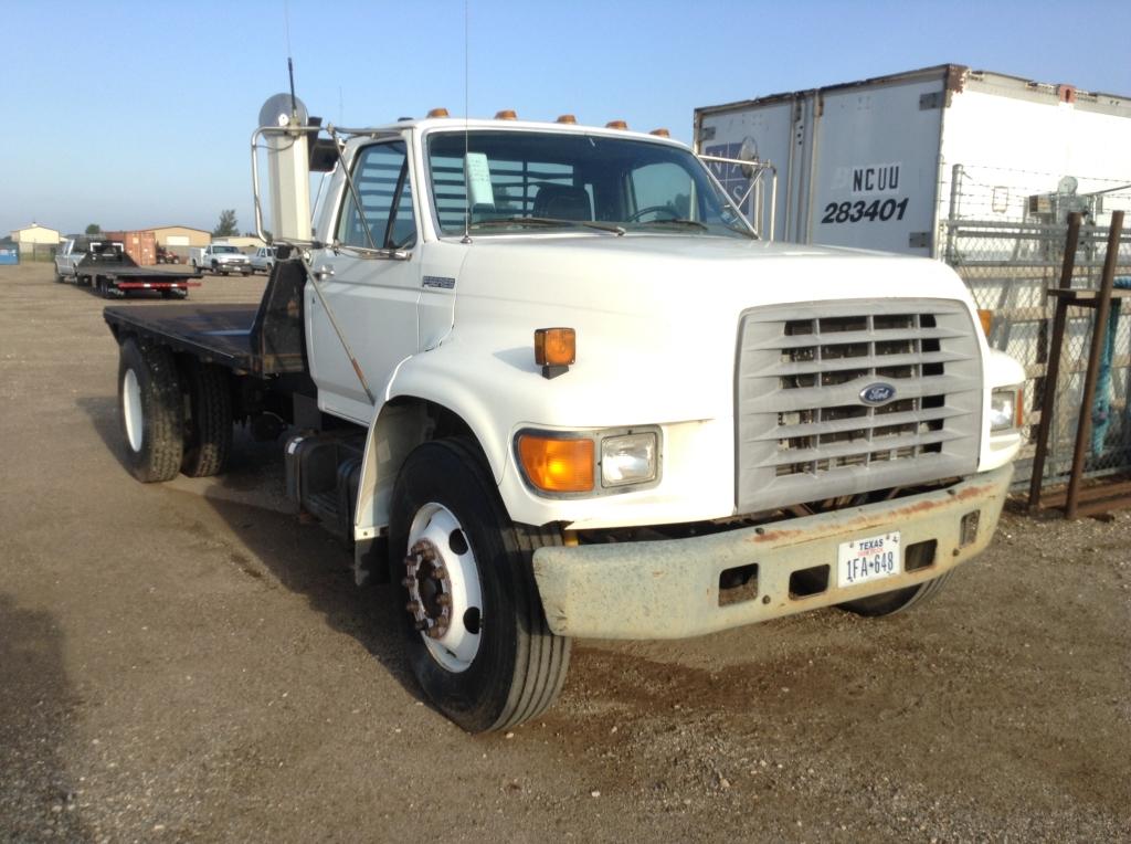 1998 Ford F-700 Flatbed Truck