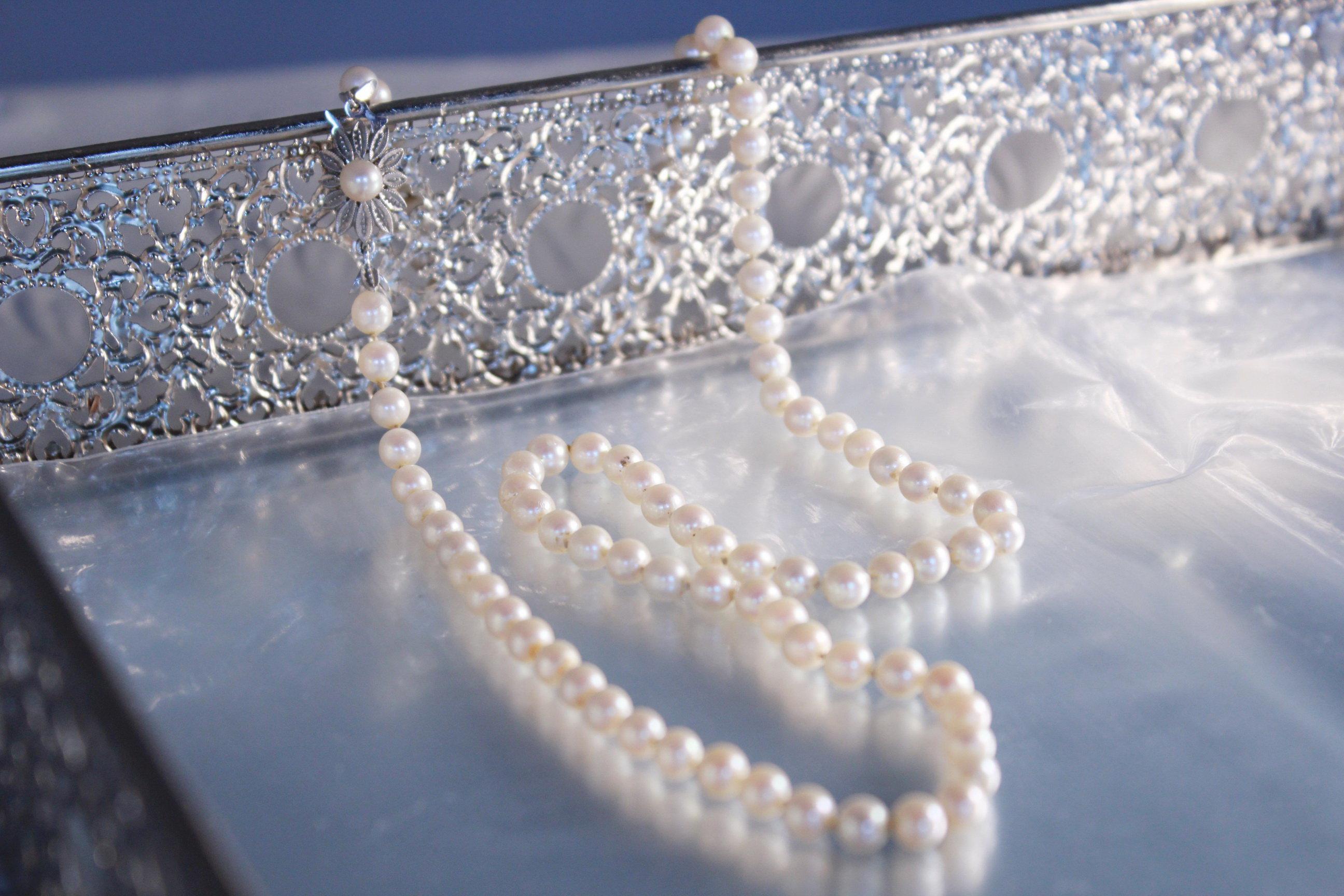 24” Strand of 5.5mm Round White Cultured Pearls, Pearl And 18k White Gold Clasp