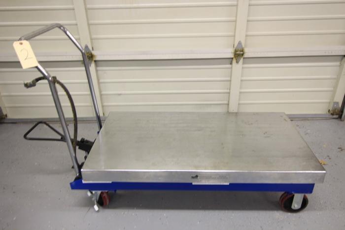 Vest Hydrolic Adjustable Table Lift on Wheels