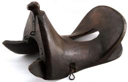 18TH CENTURY PRIMITIVE FIGURAL HORN SADDLE