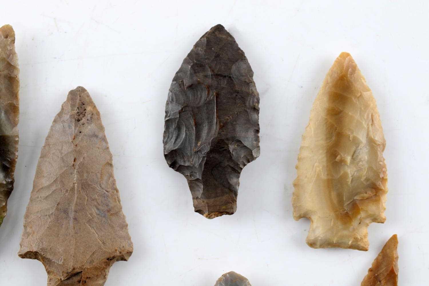 LOT OF 11 VARIOUS ARCHAIC STYLE ARROWHEADS