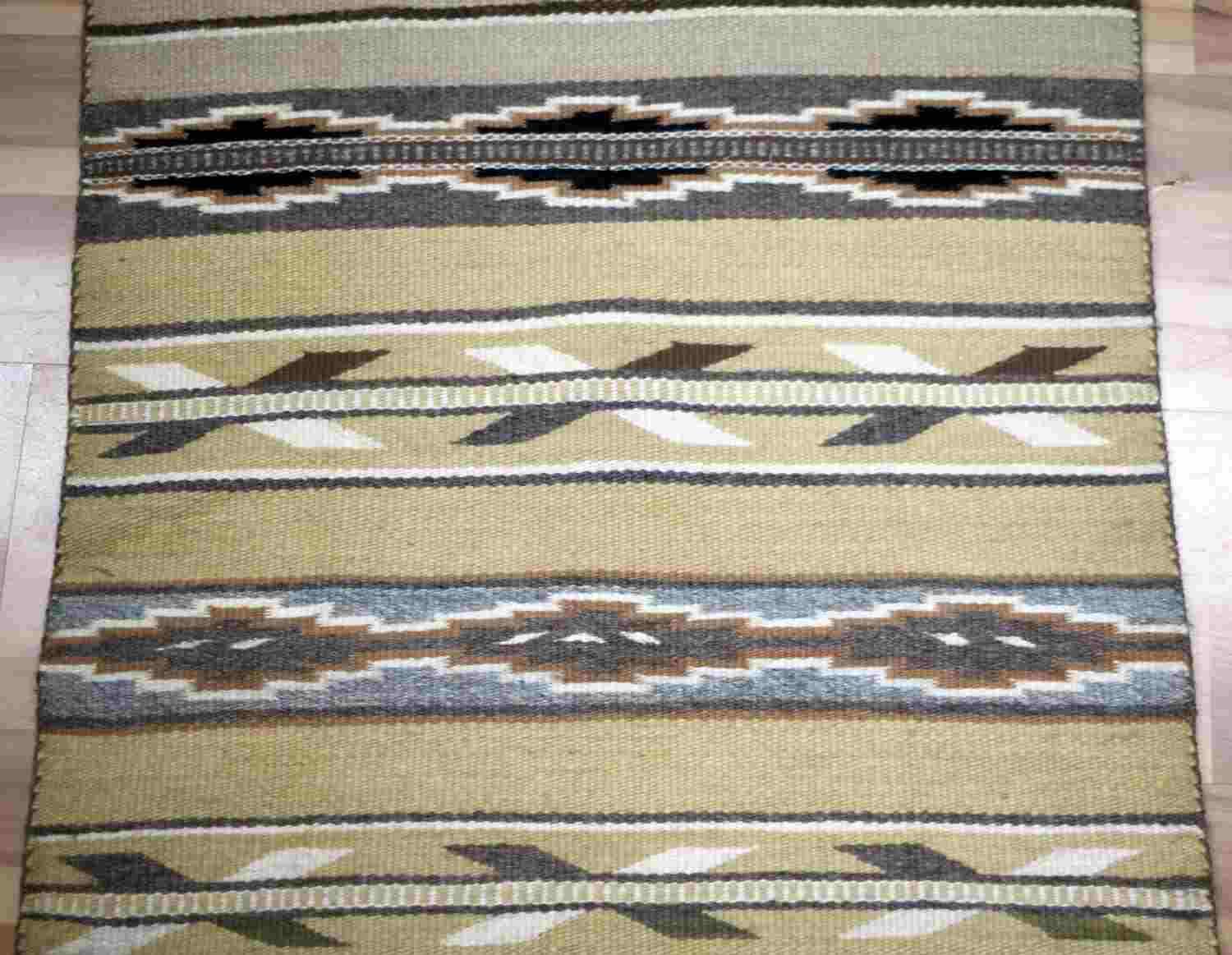 SMALL NAVAJO CRYSTAL SADDLE BLANKET WEAVE RUG