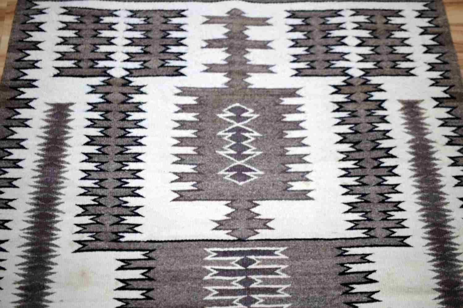 NAVAJO INDIAN TOADLENA GREY HILLS WEAVE RUG