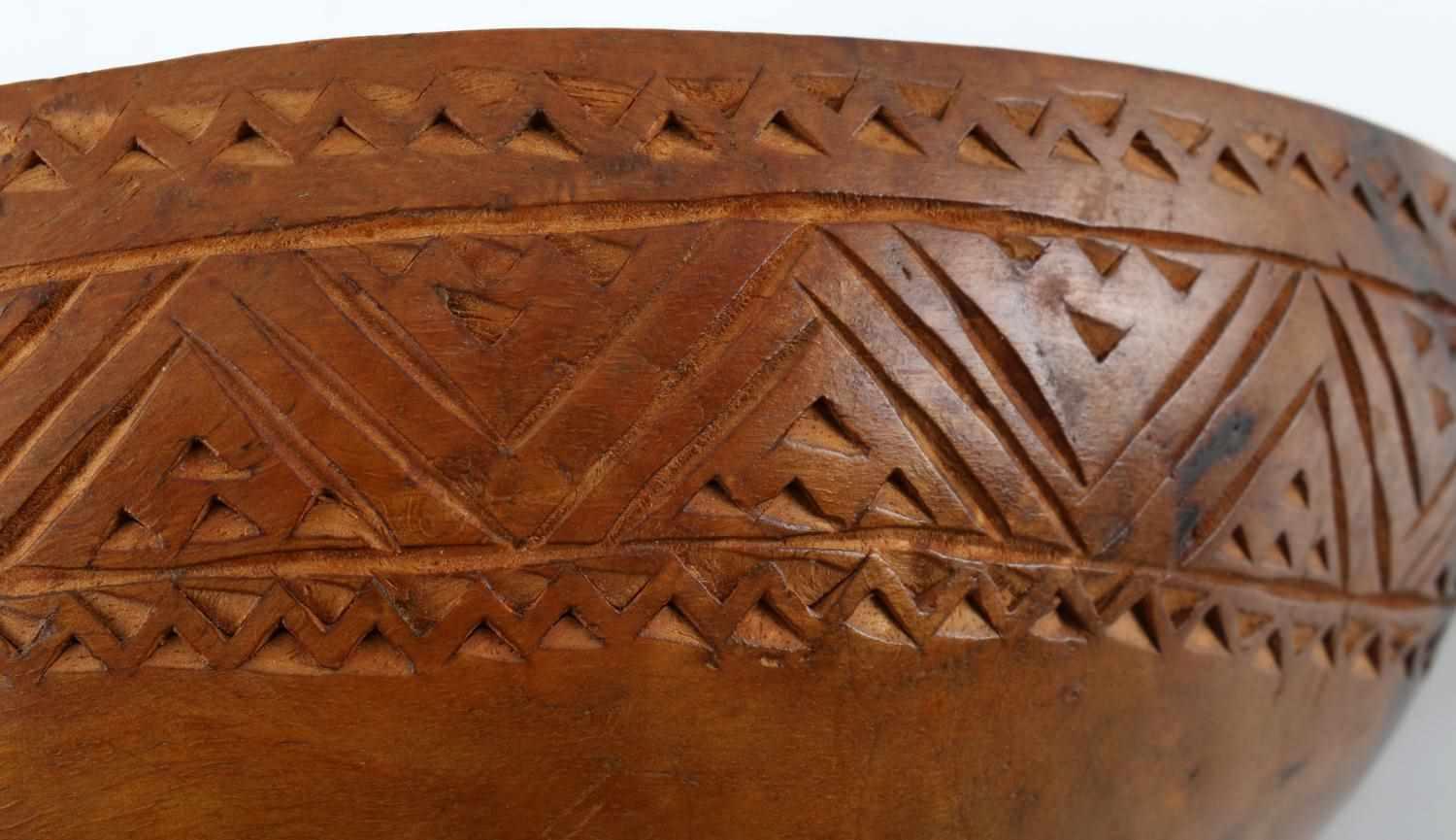 AMERICAN FOLK ART WOODEN CARVED BIRD BOWL