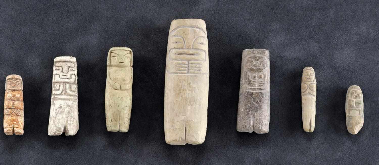 MESOAMERICAN PRE COLUMBIAN FIGURE HOE COIN DISPLAY