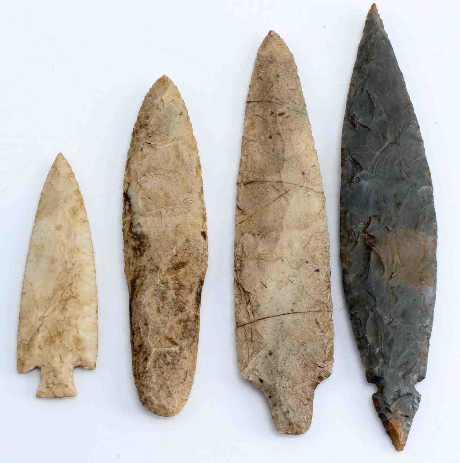 LOT OF 4 NATIVE AMERICAN INDIAN ARROWHEADS POINTS
