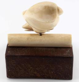 ANTIQUE IVORY PARROT ON A PERCH FIGURINW