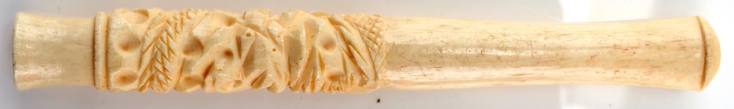 ANTIQUE BONE HAND CARVED CIGARETTE CHEROOT HOLDER