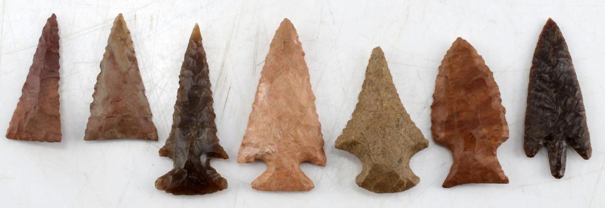 LOT OF 7 MIXED ARROWHEAD POINTS WELL FORMED