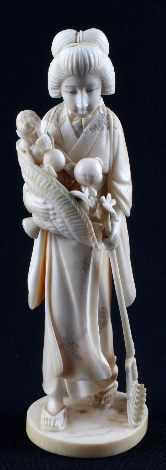 ANTIQUE CARVED IVORY FEMALE OKIMONO SCULPTURE