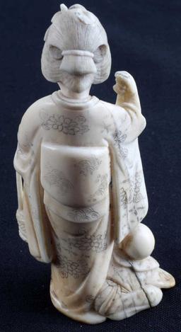 JAPANESE OKIMONO MEIJI PERIOD CARVED IVORY FIGURE