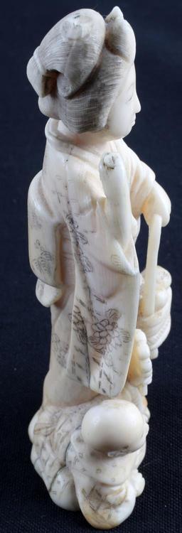 JAPANESE OKIMONO MEIJI PERIOD CARVED IVORY FIGURE