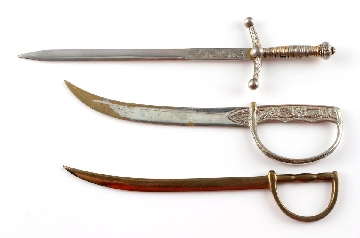 LOT OF 3 EUROPEAN MINIATURE SWORD CLAYMORE CUTLASS