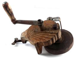 20TH CENTURY ANTIQUE TABLE MOUNT GRINDER