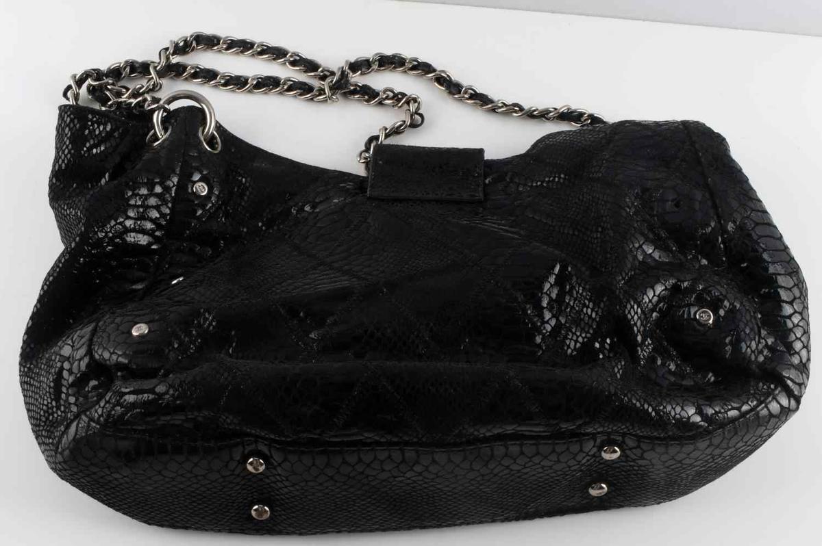 VINTAGE CHANEL LEATHER PURSE PYTHON PATTERN