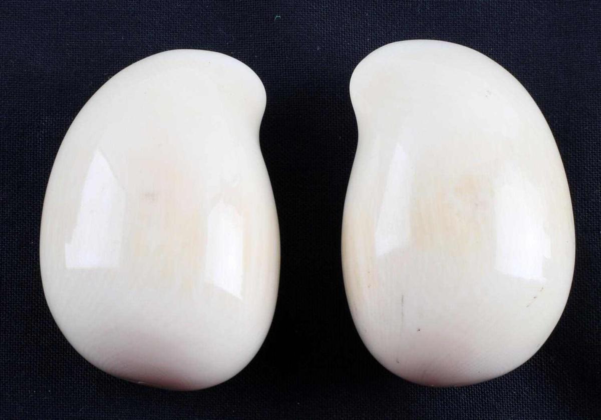 PAIR OF ANTIQUE IVORY OKIMONO KIDNEY BEAN FIGURES