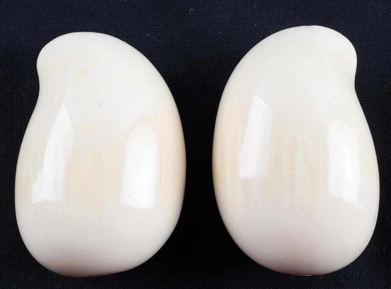 PAIR OF ANTIQUE IVORY OKIMONO KIDNEY BEAN FIGURES