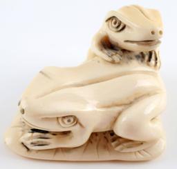 4 ANTIQUE IVORY NETSUKE FROG DOG CHICK RABBIT