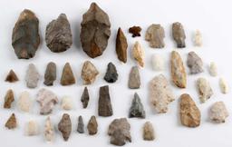 40 NATIVE AMERICAN FLINT CHERT ARROWHEAD TOOL LOT