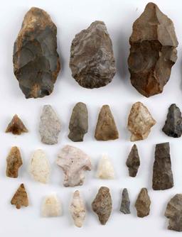 40 NATIVE AMERICAN FLINT CHERT ARROWHEAD TOOL LOT