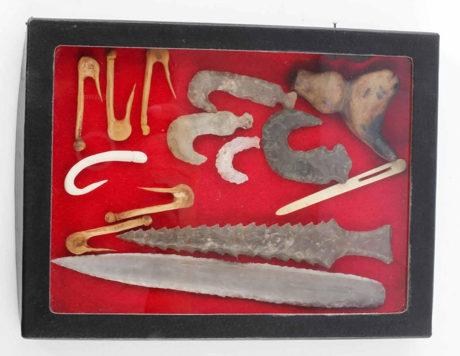 ARCHAIC BONE & LITHIC FISHHOOKS & 2 ARROWHEADS