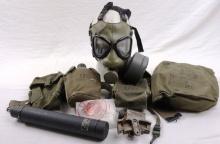 POST WWII US ARMY SOLDIER'S FIELD GEAR & GAS MASK