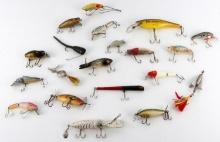 20 VINTAGE HEDDON WOODEN FISHING LURES LOT