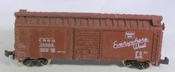 Atlas 3434 CB and Q 19563 Boxcar