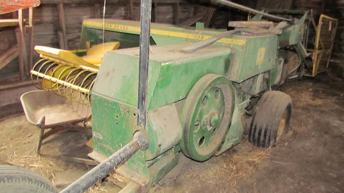 JD 336 Square Baler with Hyd Thrower