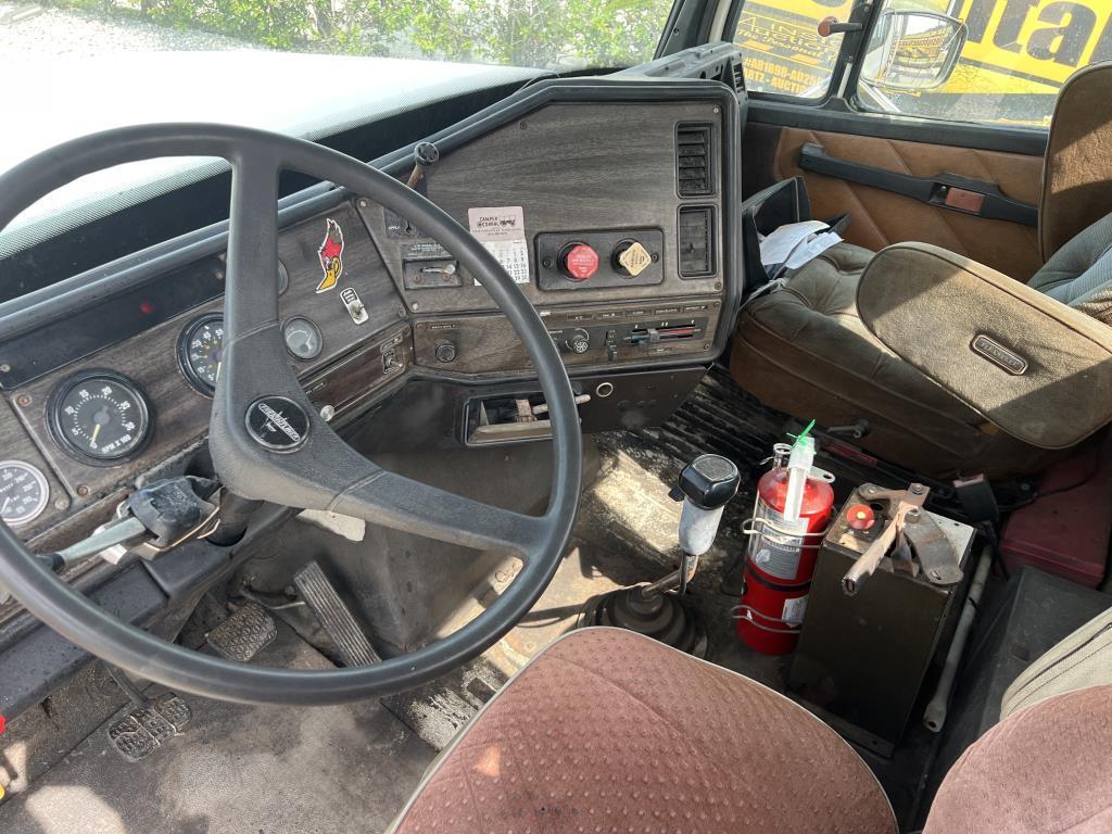 1986 Freightliner Day Cab Semi W/t R/k