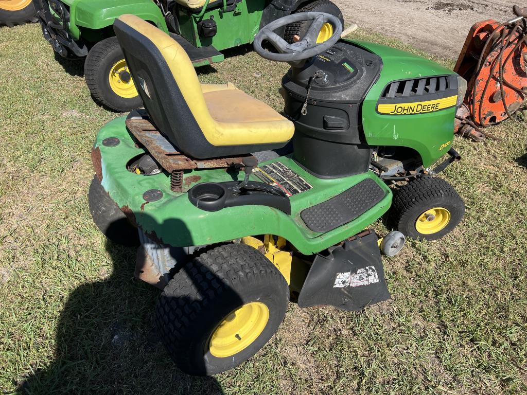 JOHN DEERE D100 RIDING MOWER W/K