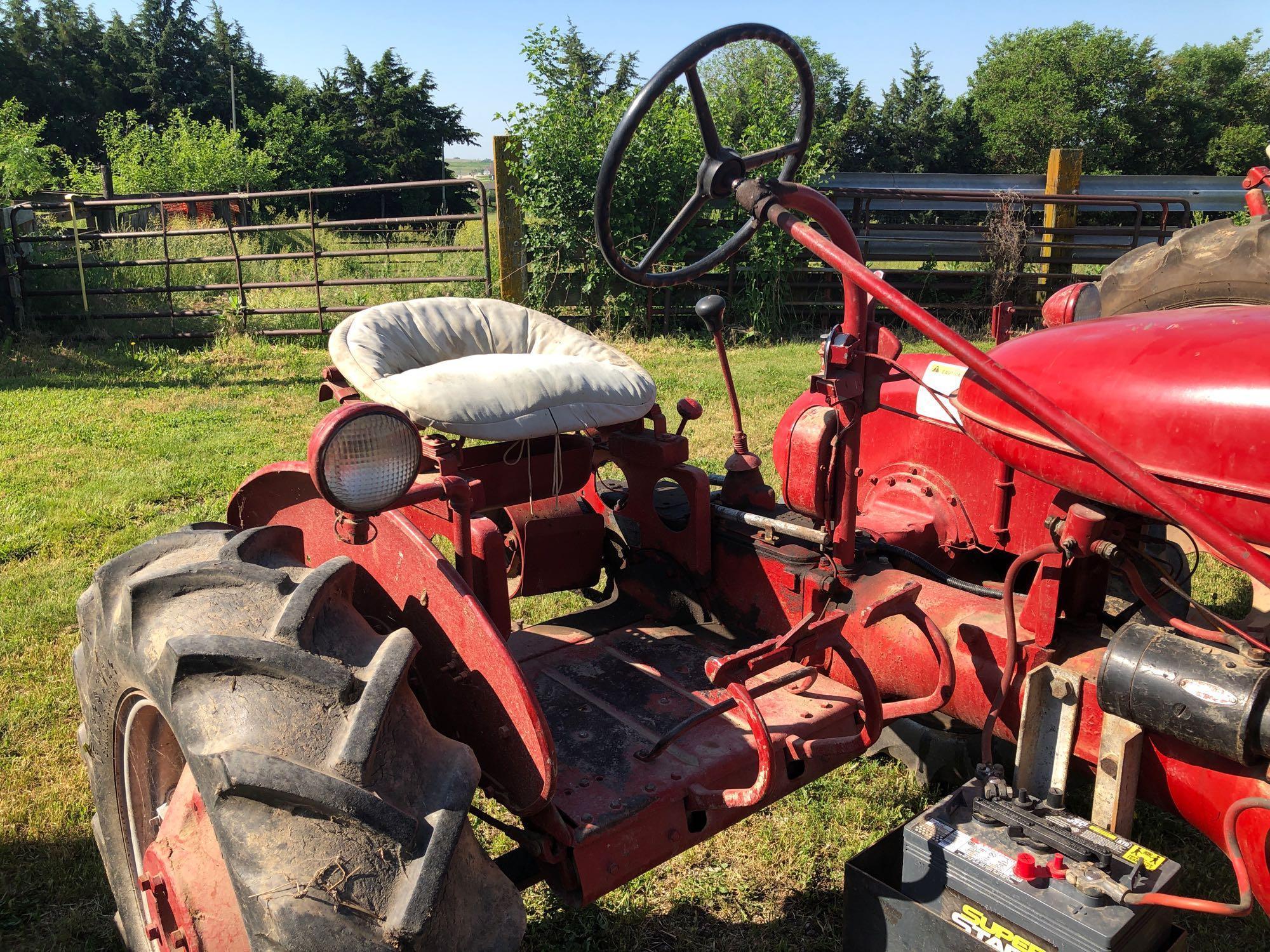 Farmall B Cultivision Narrow Front Tractor, Gas, SN:182916
