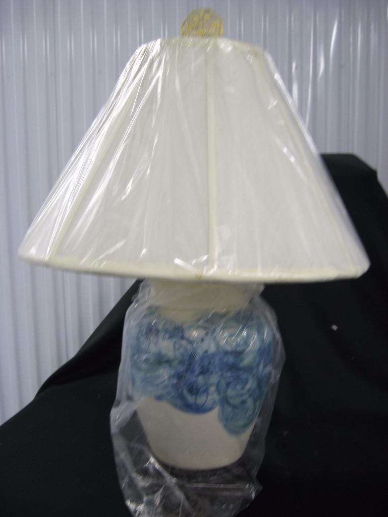 Porcelain lamp with shade item 264