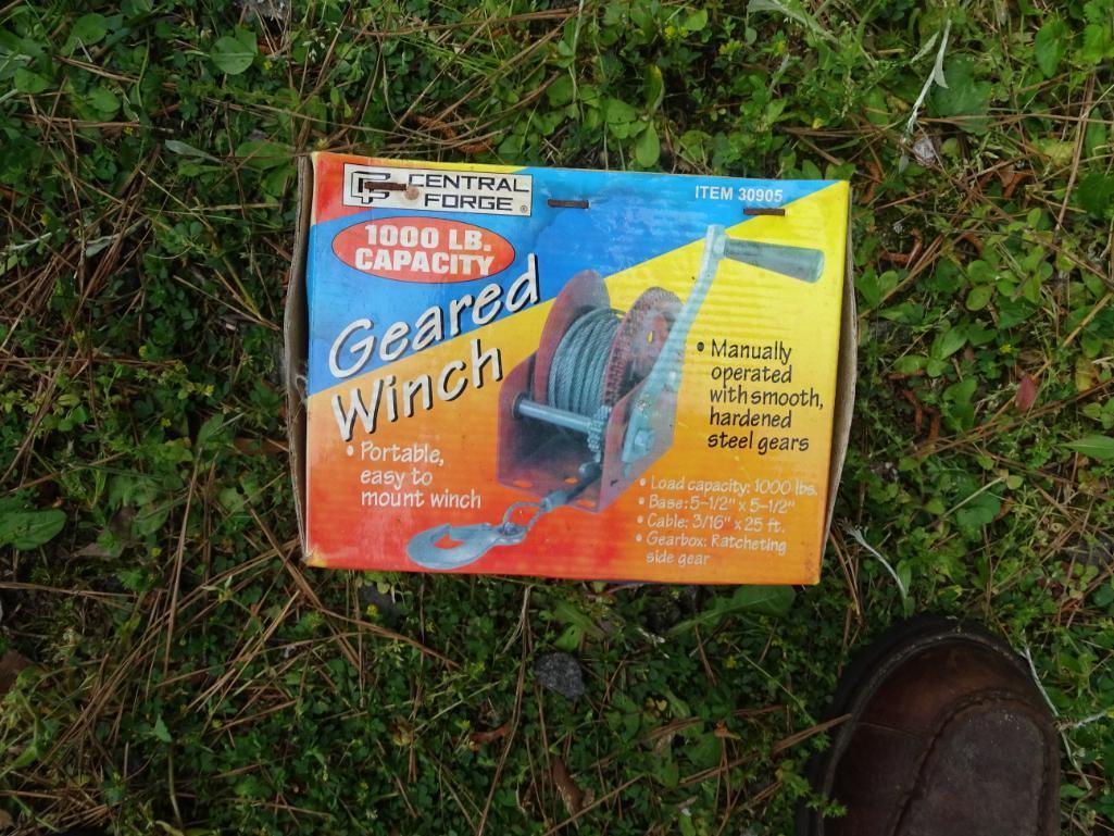 Geared Winch-1000 1b. capacity-never used