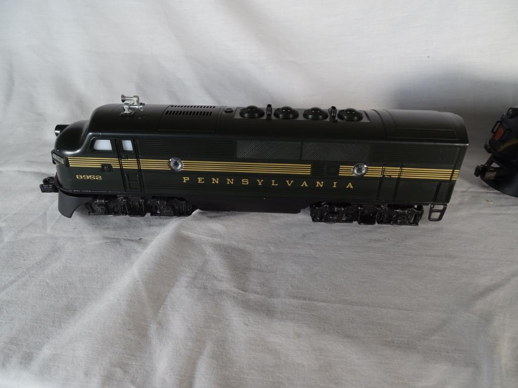 Pennsylvania F3A Dual Motor Diesel & matching non-powd unit, 6-8952 & Green Penn F-3B Dummy, 6-8059